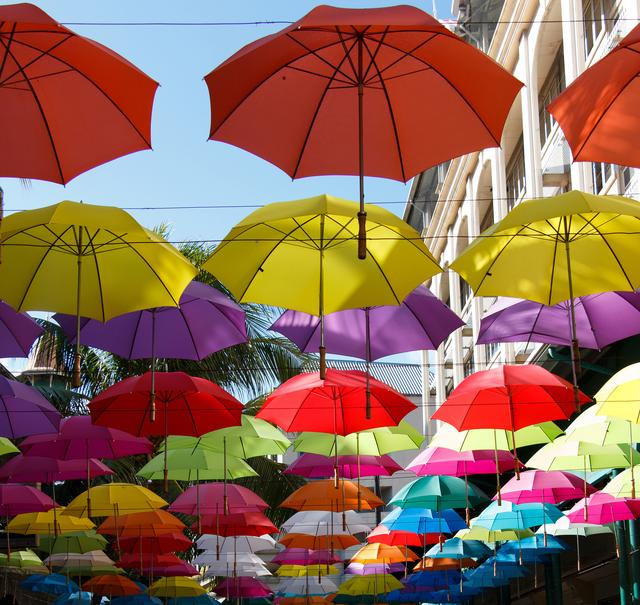 Представянето на ​Sunny umbrella